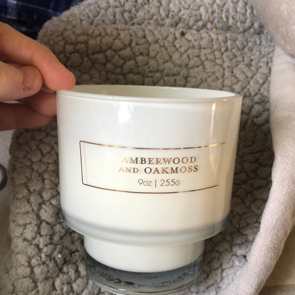 Amberwood & Oakmoss 9 oz White Glass Candle New Amber Wood Oak Moss Fall Winter